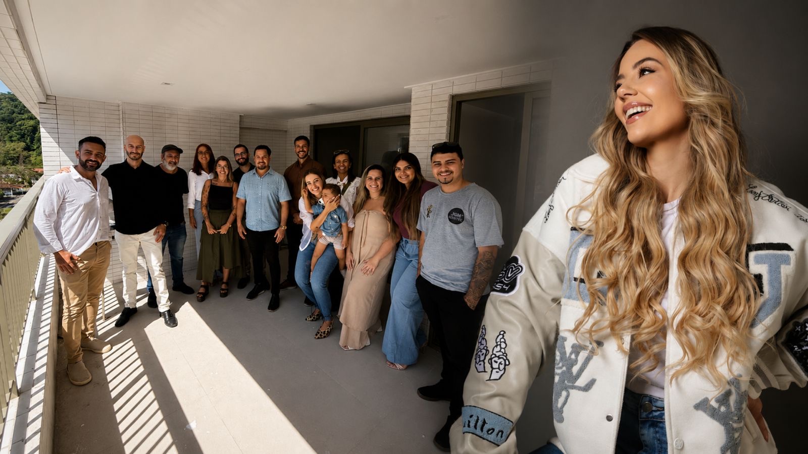 Caroline Cenatti com a equipe e os parceiros do Minuto Lar